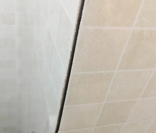 青龙瓷砖空鼓维修公司分享阳台瓷砖脱落的修复过程可以分为以下几个步骤